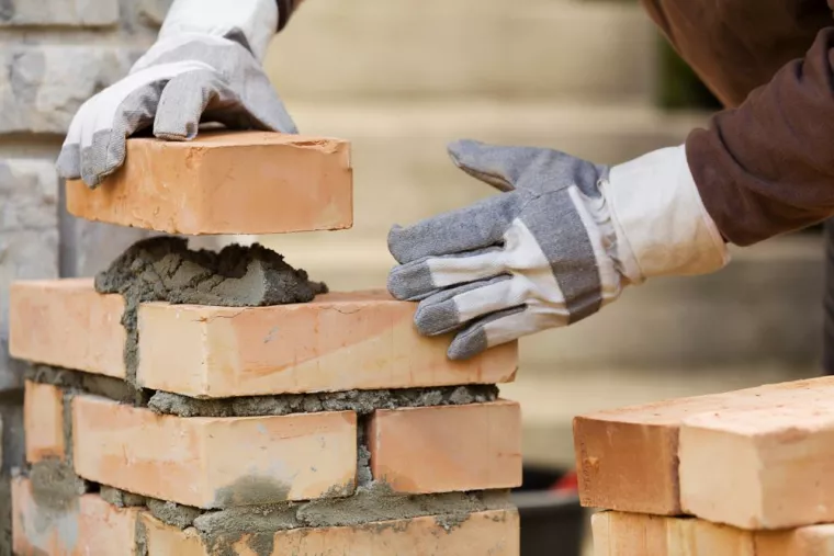 Professionnel pour faire tous les petits travaux de finition suite à la rénovation d'une vieille bâtisse dans l'Ain, Valserhône, Presta Services